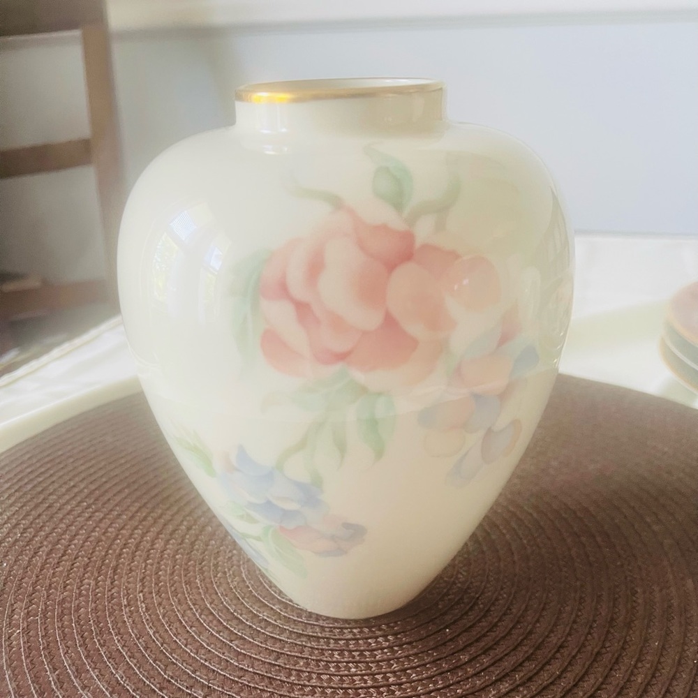 Lenox  Chatsworth Medium vase with rose design Mothers Day